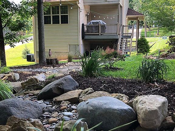 2nd image of 1427 Brabamhurst Dr