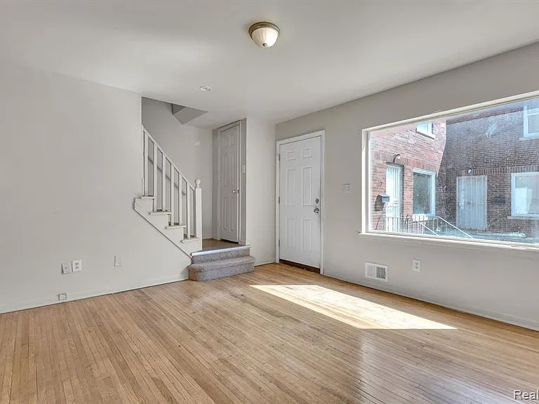 764 Woodmere St — Photo 27