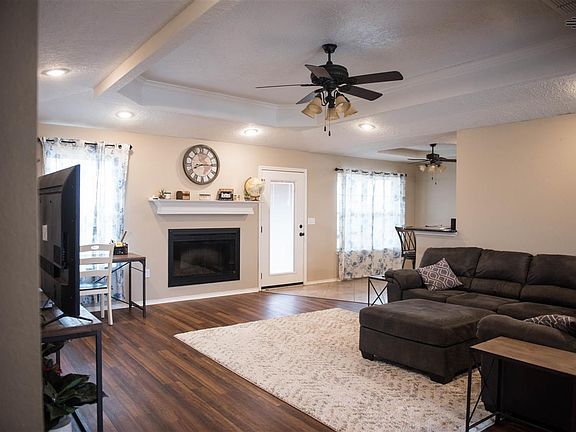 3rd image of 2214 Boxwood Cir
