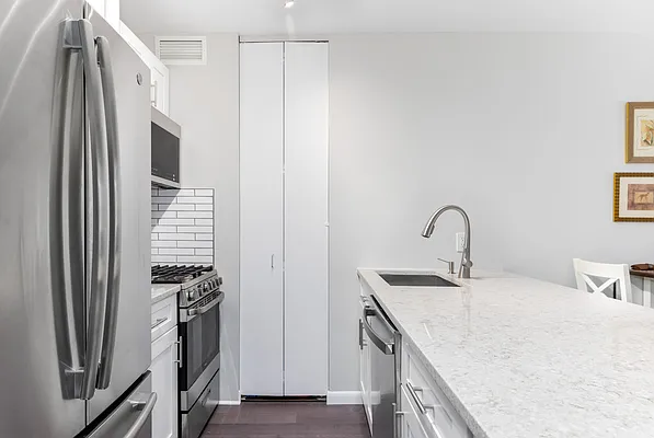 Rented by SERHANT. | media 11