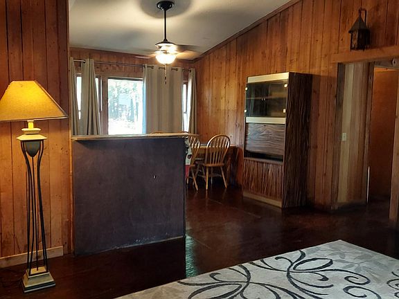 3rd image of 15617 Wood Ln