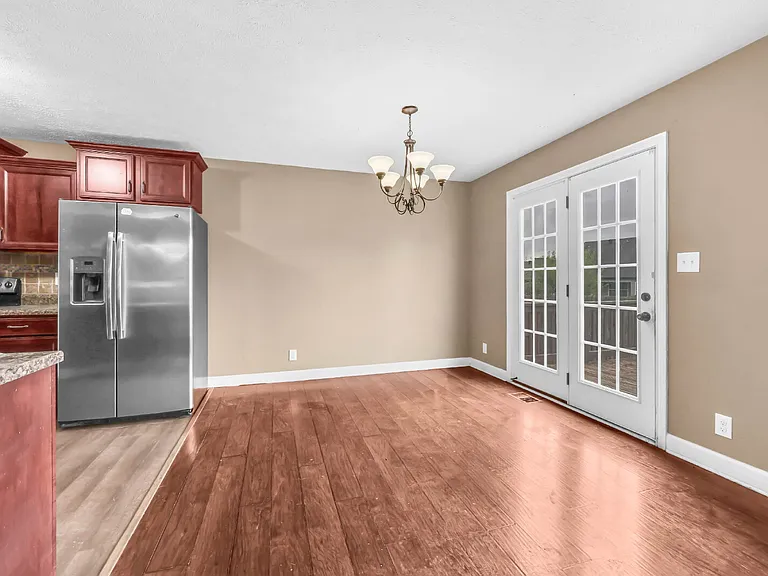 563 Falkland Cir — Photo 11