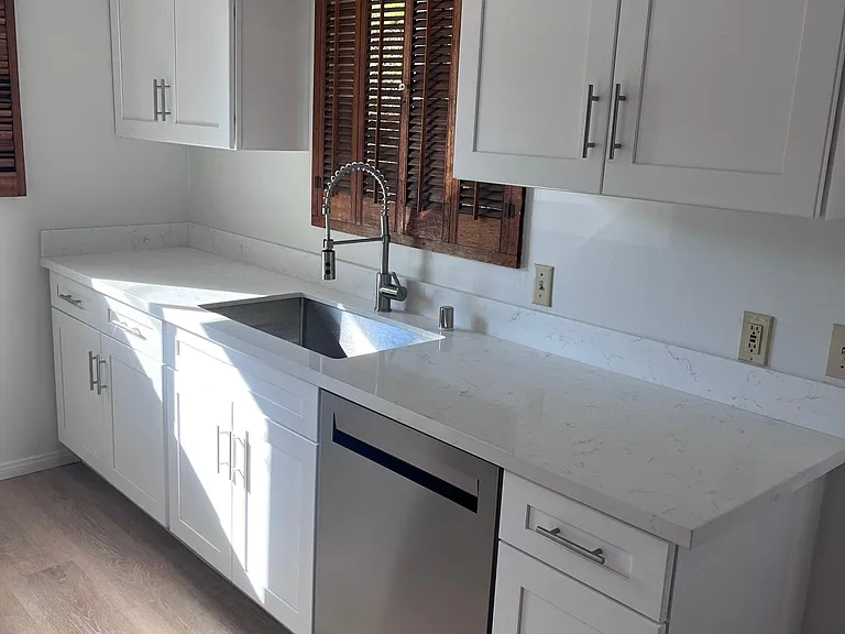 241 La Veta Ave — Photo 3
