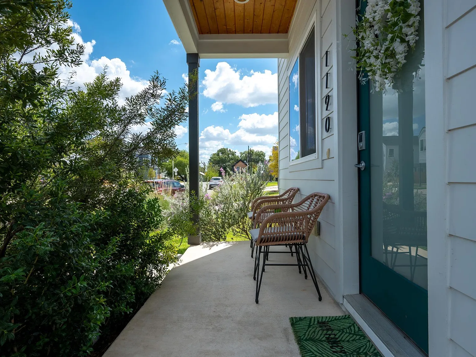 2 bed, 2.5 bath, 1224 sqft, $3,600 — Photo 2