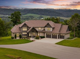 1658 Howdy Hills Rd, Decorah, IA 52101