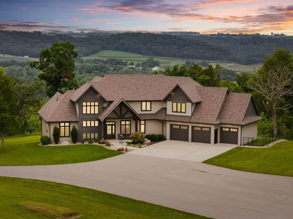1658 Howdy Hills Rd, Decorah, IA 52101