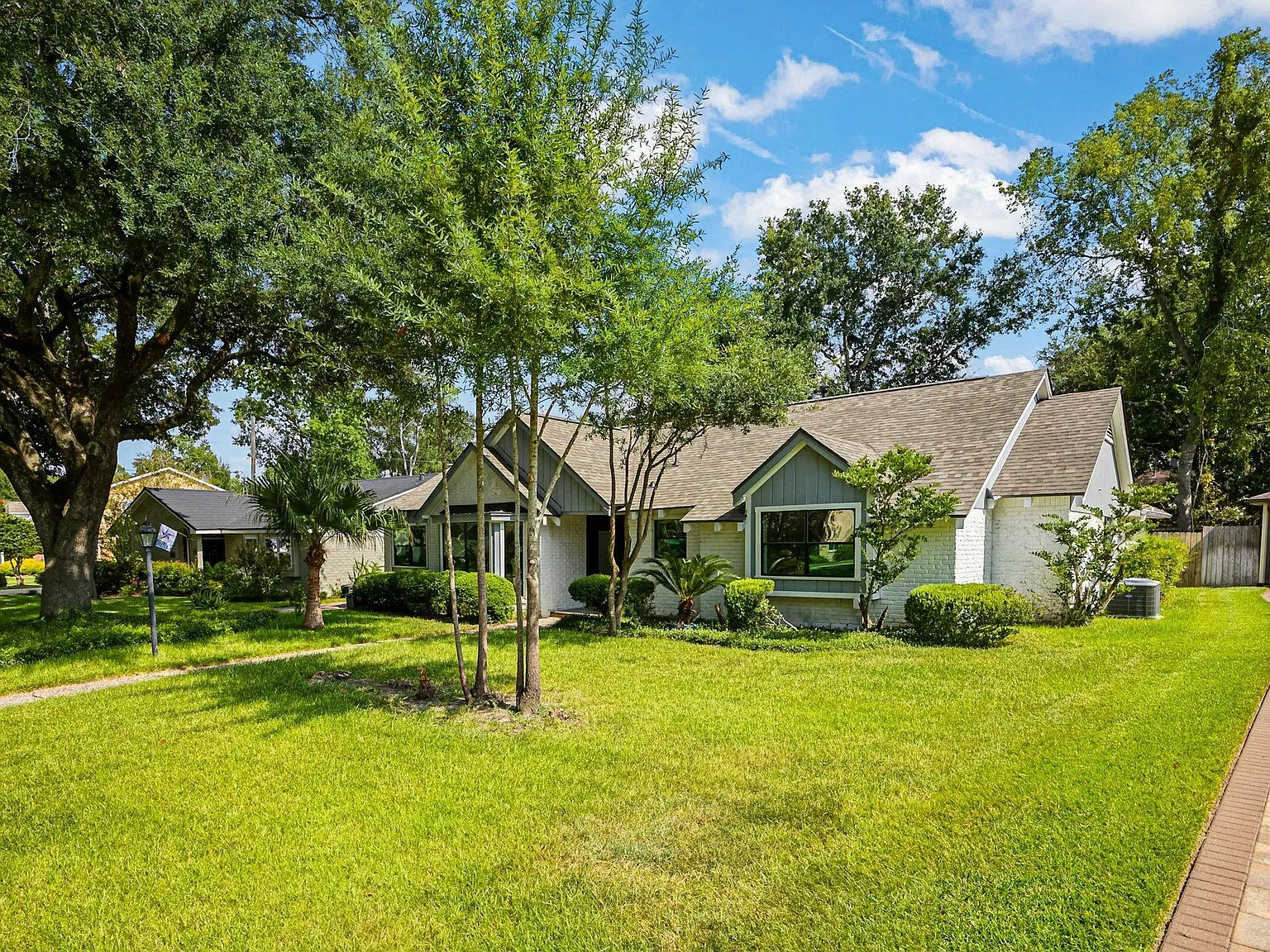 4 bed, 2.5 bath, 2279 sqft, $3,100 — Photo 4