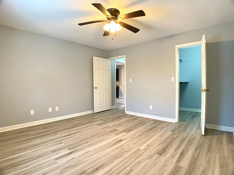211 Lexington Dr — Photo 9