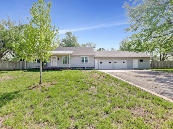 418 Regier Ave, Elbing, KS 67041