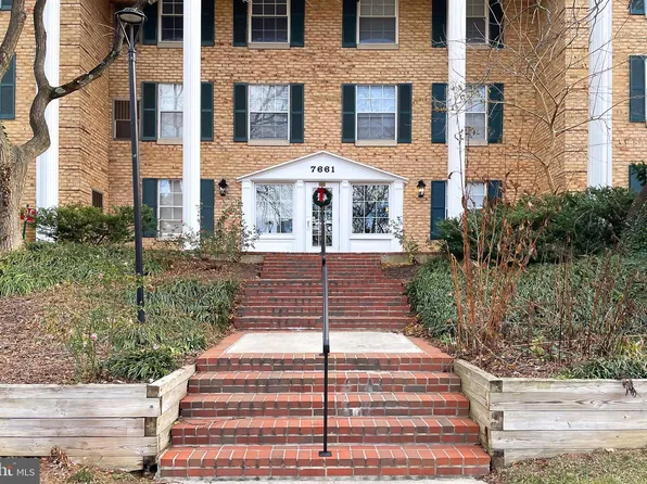 7661 Provincial Dr APT 211, McLean, VA 22102
