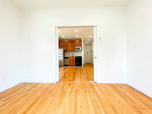 Rented by Bond New York | media 38