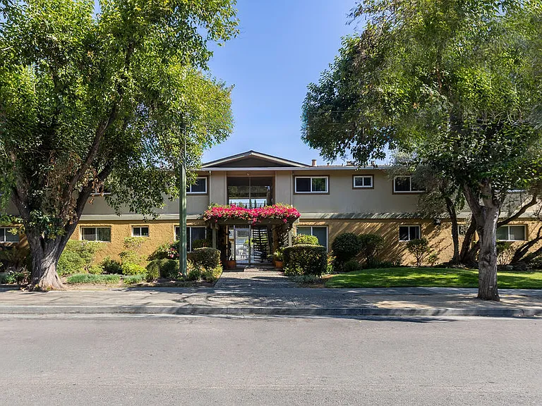 Sandalwood Apartments — Photo 13