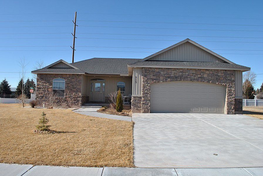 1st image of 513 Ivans Ln