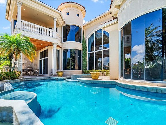 5th image of 832 Harbour Isle Pl