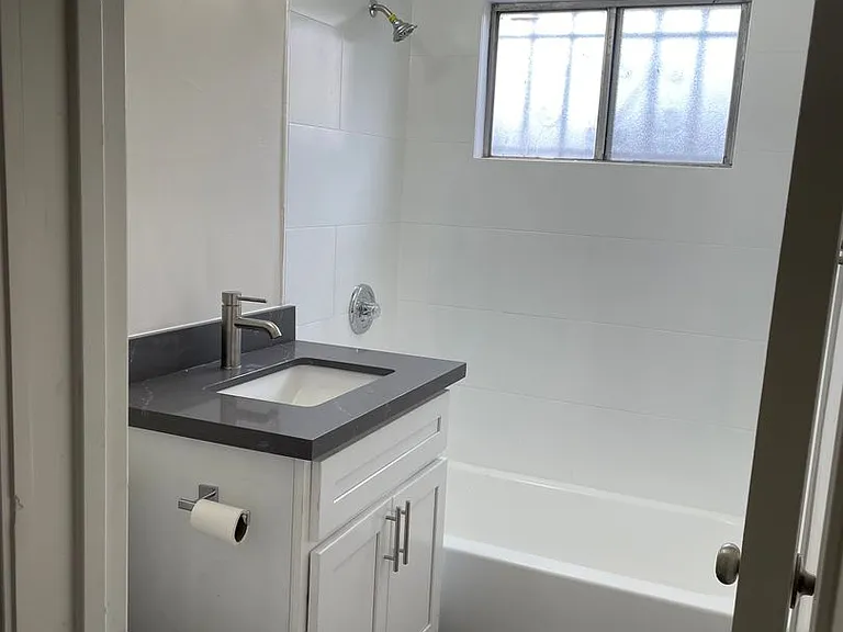 15339 California Ave — Photo 1