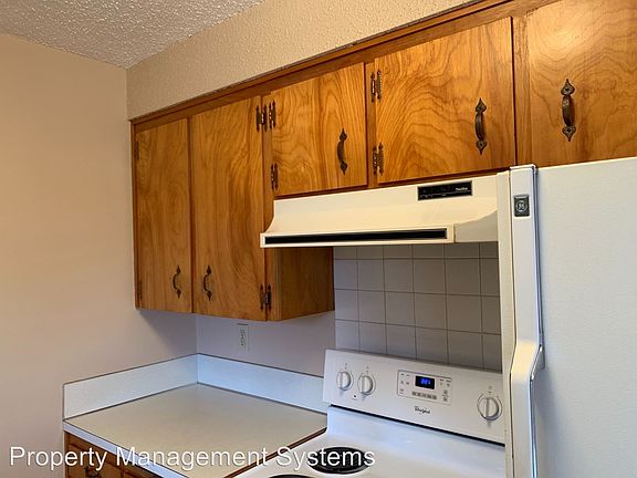 4th image of 903 NE Jackson St APT B