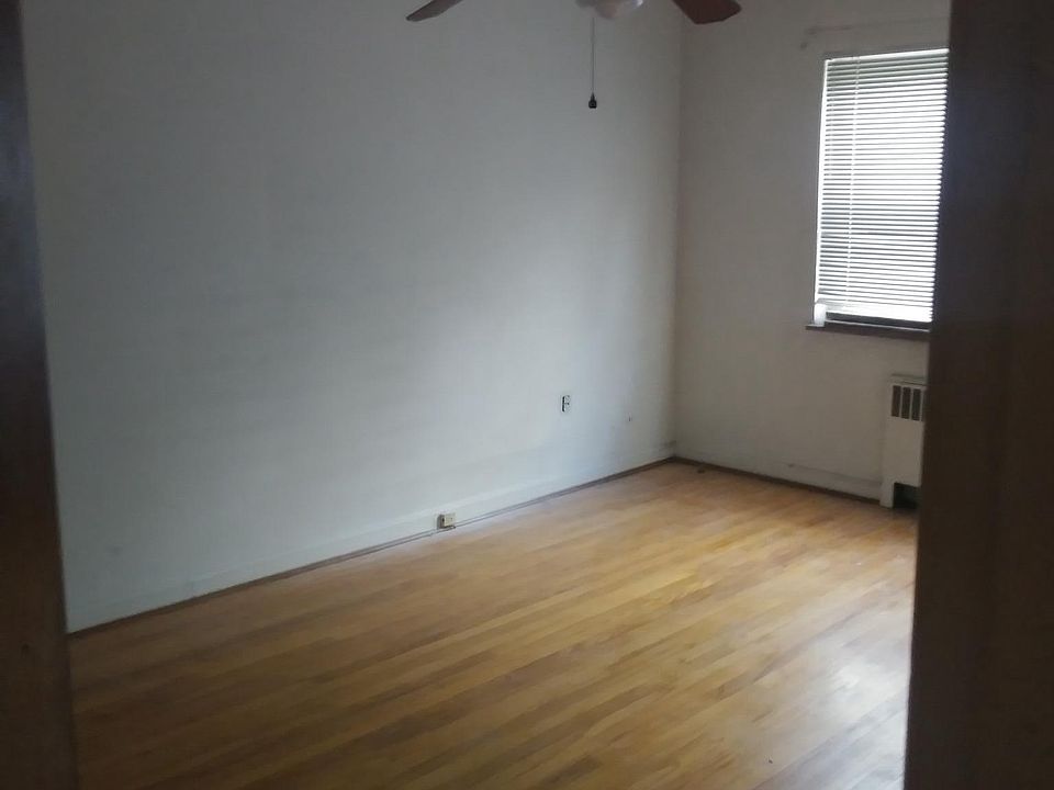 2nd image of 3039 Glenmore Ave APT 2