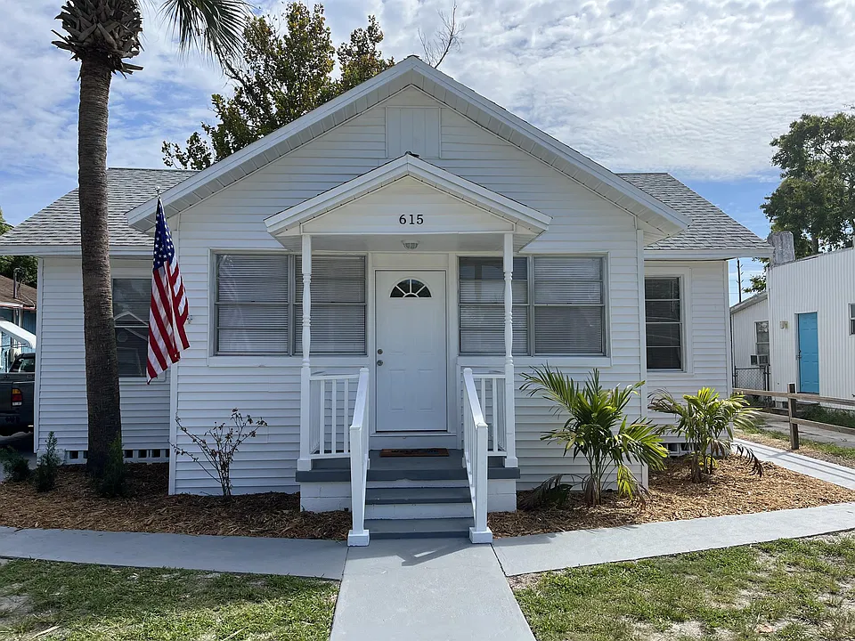 615 Dora St