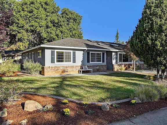3rd image of 1211 Heritage Ct