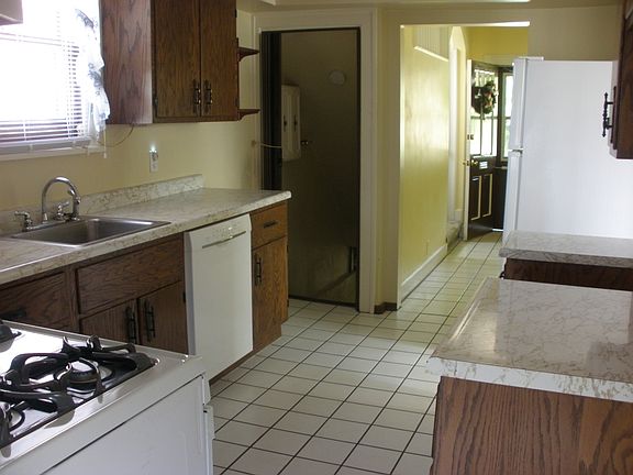 Spacious Kitchen 