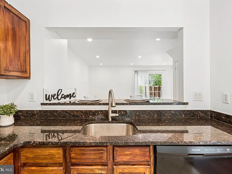 3820 Rolling Way — Photo 10