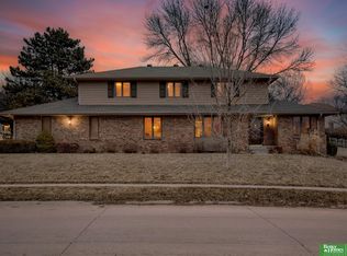 15693 Fountain Hills Dr, Omaha, NE 68118