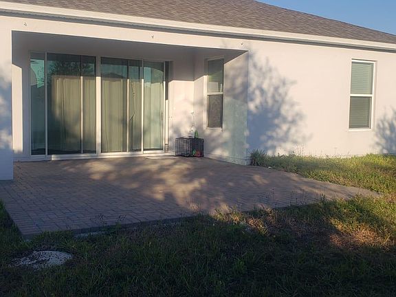 3rd image of 4055 Fescue St