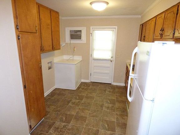 4th image of 2319 Tinnell Ct