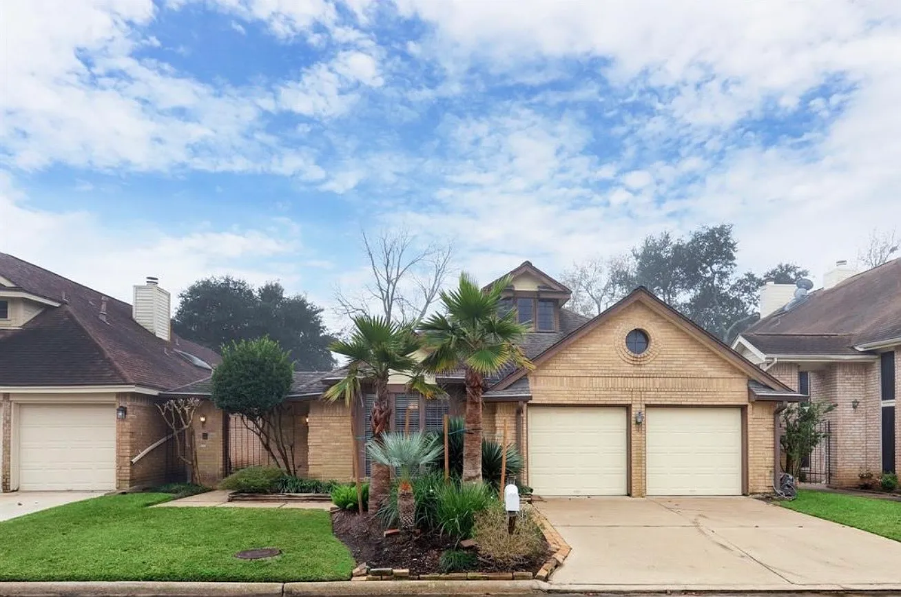 3 bed, 2055 sqft, $2,500 — Photo 1
