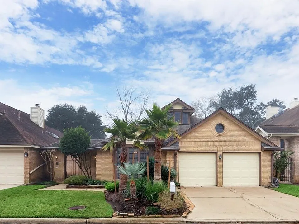 12715 Avenida Vaquero St