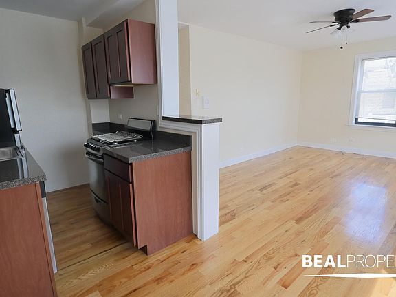 2nd image of 818 W Diversey Pkwy APT N
