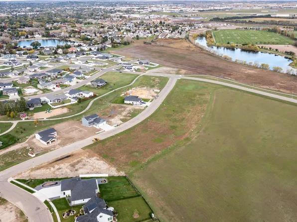 319 Kamrose Dr, Bismarck, ND 58504