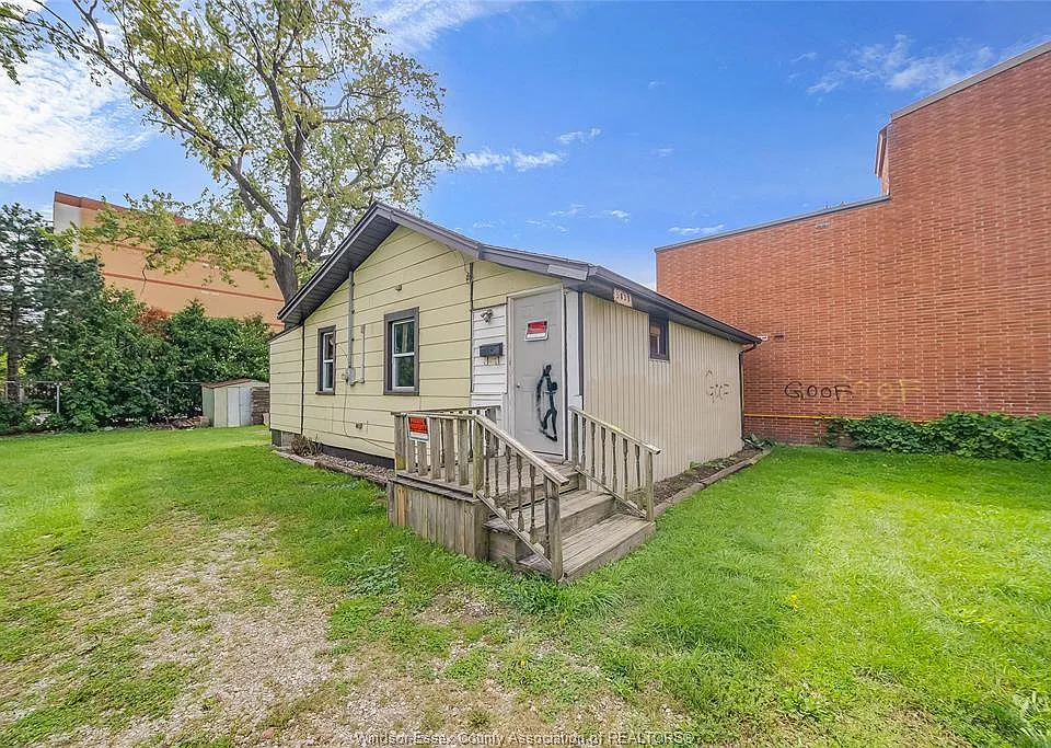 5837 Tecumseh Rd E