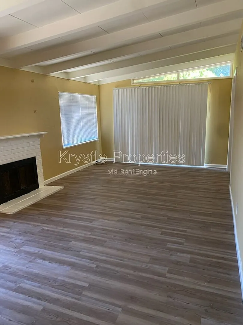 3 bed, 2.0 bath, 1600 sqft, $2,500 — Photo 4