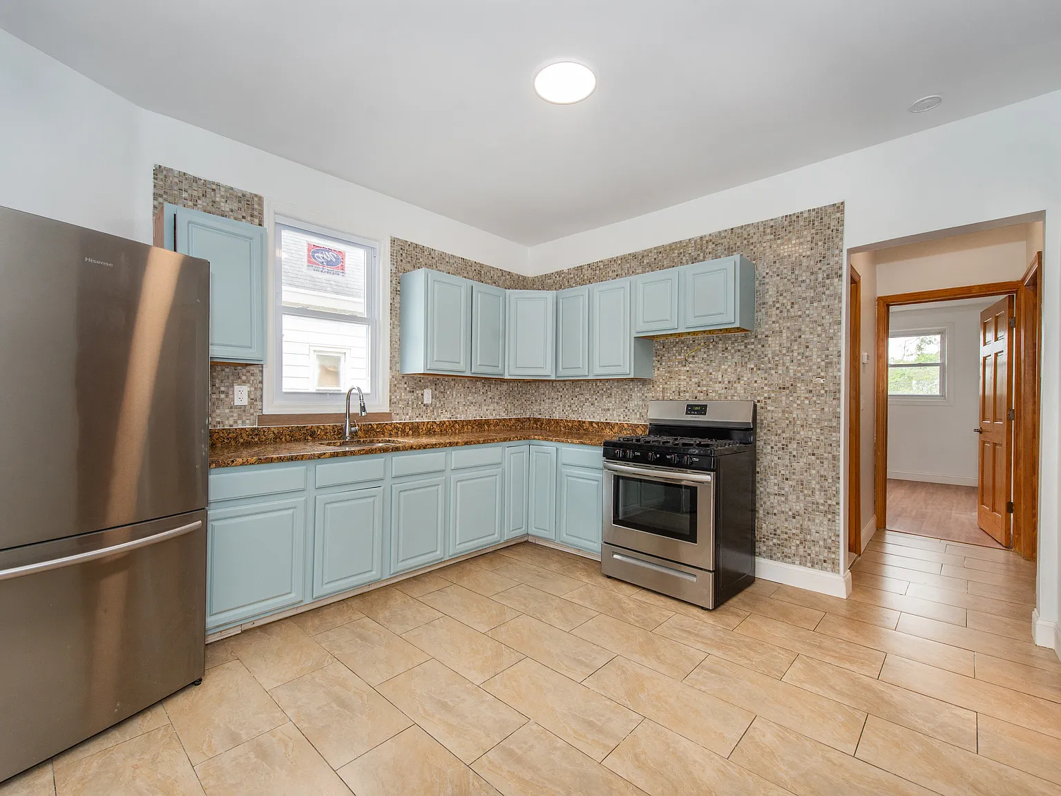 4 bed, $3,500 — Photo 2