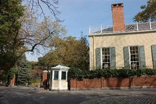 Sold by Douglas Elliman | media 24