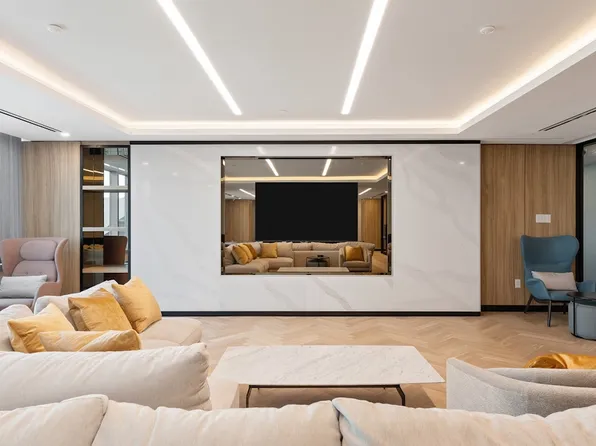 47-05 Center Boulevard image 21 of 22