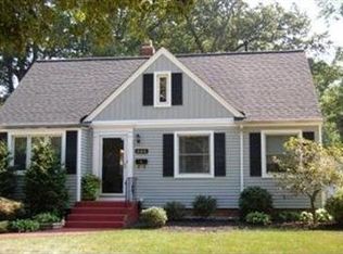 559 Parkside Dr, Bay Village, OH