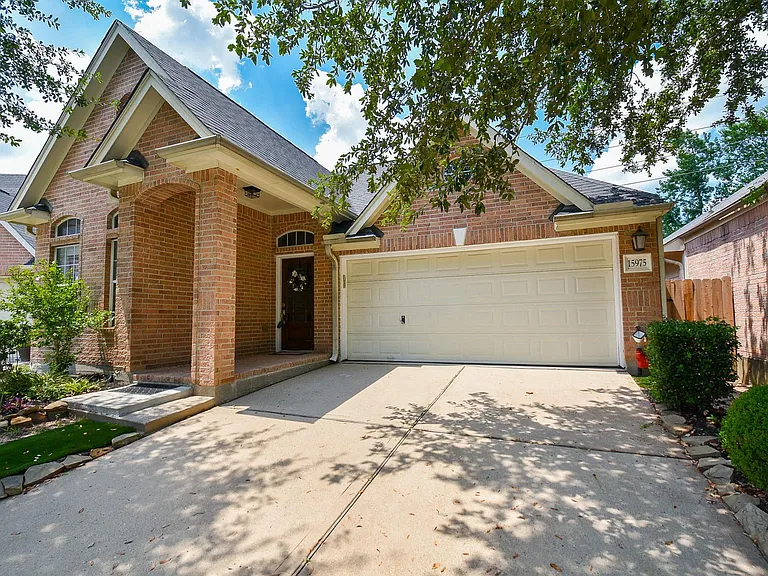 15975 Cottage Ivy Cir — Photo 2