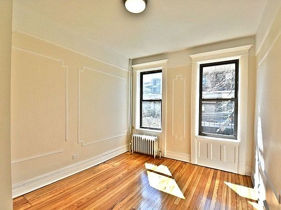 4th image of 300 12th St APT 10