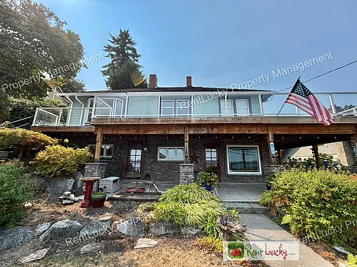 1612 Markham Ave NE Photo 1