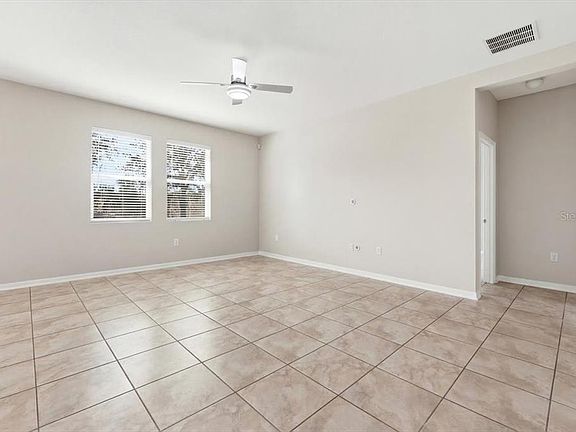 5th image of 215 Lakeshore Dr
