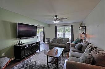 1st image of 2580 Hawthorn Dr