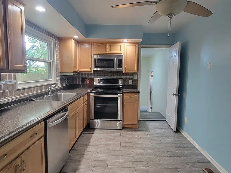 512 S Kings Point Rd — Photo 14