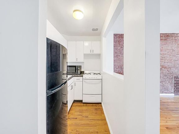 4th image of 344 W 49th St APT 4B