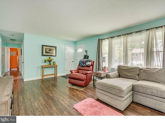 4th image of 227 Pardee Blvd