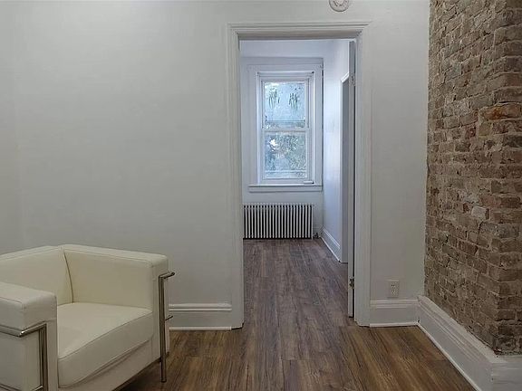 2nd image of 680 Summit Ave #1
