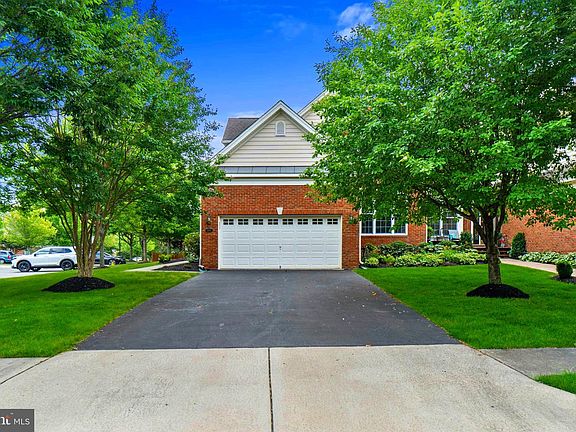 2nd image of 5802 Amelia Springs Cir