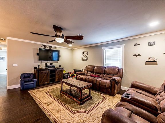 5th image of 406 W Bean St