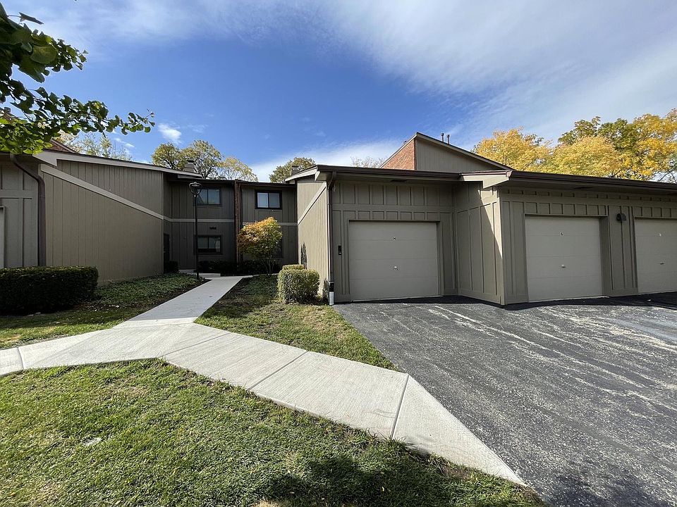 1st image of 2S424 Emerald Green Dr #H